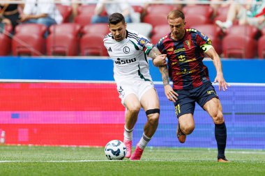 Pawel Wszolek ve Kamil Grosicki 2025 Polonya Kupası finalinde Legia Warszawa ve Pogon Szczecin (Maciej Rogowski) takımları arasında görüldü.)