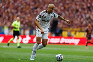 Steve Kapuadi, Legia Warszawa ve Pogon Szczecin (Maciej Rogowski) takımları arasında 2025 Polonya Kupası finalinde görüldü.)