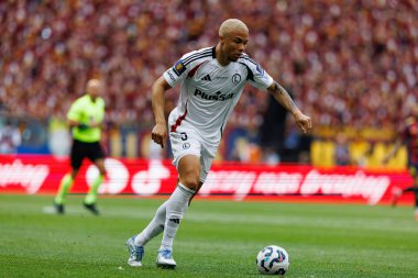 Steve Kapuadi, Legia Warszawa ve Pogon Szczecin (Maciej Rogowski) takımları arasında 2025 Polonya Kupası finalinde görüldü.)