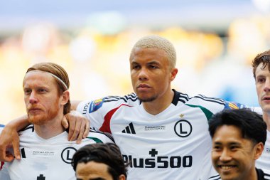 Steve Kapuadi, Legia Warszawa ve Pogon Szczecin (Maciej Rogowski) takımları arasında 2025 Polonya Kupası finalinde görüldü.)