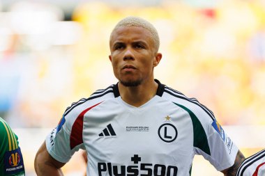 Steve Kapuadi, Legia Warszawa ve Pogon Szczecin (Maciej Rogowski) takımları arasında 2025 Polonya Kupası finalinde görüldü.)