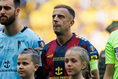 Kamil Grosicki, Legia Warszawa ve Pogon Szczecin (Maciej Rogowski) takımları arasında 2025 Polonya Kupası finalinde görüldü.)