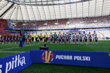 Her iki takımın oyuncuları Legia Warszawa ve Pogon Szczecin (Maciej Rogowski) takımları arasında 2025 Polonya Kupası finalinde görüldü.)