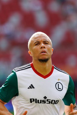 Steve Kapuadi, Legia Warszawa ve Pogon Szczecin (Maciej Rogowski) takımları arasında 2025 Polonya Kupası finalinde görüldü.)