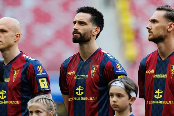 Joao Gamboa, Legia Warszawa ve Pogon Szczecin (Maciej Rogowski) takımları arasında 2025 Polonya Kupası finalinde görüldü.)