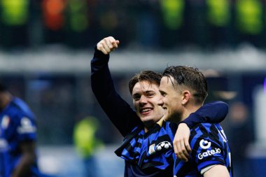 Nicola Zalewski ve Piotr Zielinski UEFA Şampiyonlar Ligi yarı final maçında Internazionale Milano ve FC Barcelona (Maciej Rogowski)