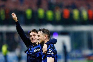Nicola Zalewski ve Piotr Zielinski UEFA Şampiyonlar Ligi yarı final maçında Internazionale Milano ve FC Barcelona (Maciej Rogowski)