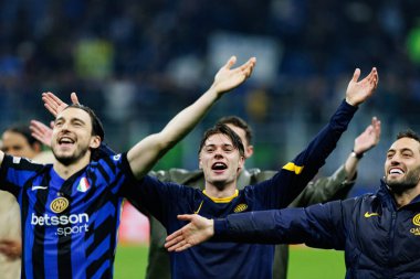 Nicola Zalewski UEFA Şampiyonlar Ligi yarı final maçında Internazionale Milano ve FC Barcelona (Maciej Rogowski) takımları arasında görüldü.)