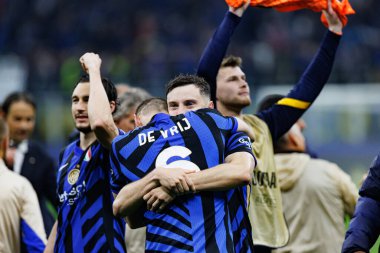 Stefan De Vrij ve Carlos Augusto UEFA Şampiyonlar Ligi yarı final maçında Internazionale Milano ve FC Barcelona (Maciej Rogowski)