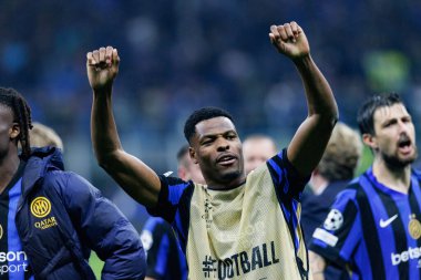 Denzel Dumfries UEFA Şampiyonlar Ligi yarı final maçında Internazionale Milano ve FC Barcelona (Maciej Rogowski) takımları arasında görüldü.)