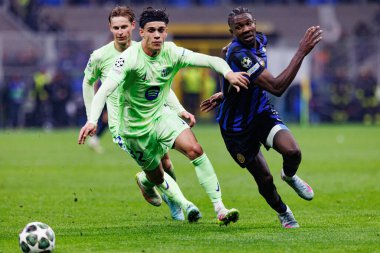 Hector Fort ve Marcus Thuram UEFA Şampiyonlar Ligi yarı final maçında Internazionale Milano ve FC Barcelona (Maciej Rogowski) takımları arasında görüldü.)