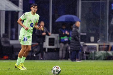 Gerard Martin UEFA Şampiyonlar Ligi yarı final maçında Internazionale Milano ve FC Barcelona (Maciej Rogowski) takımları arasında görüldü.)