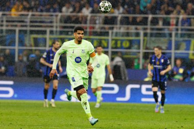 Ronald Araujo UEFA Şampiyonlar Ligi yarı final maçında Internazionale Milano ve FC Barcelona (Maciej Rogowski) takımları arasında görüldü.)