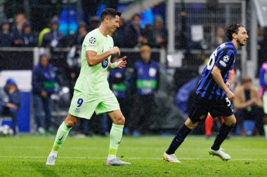 Robert Lewandowski UEFA Şampiyonlar Ligi yarı final maçında Internazionale Milano ve FC Barcelona (Maciej Rogowski) takımları arasında görüldü.)