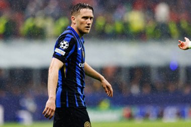 Piotr Zielinski UEFA Şampiyonlar Ligi yarı final maçında Internazionale Milano ve FC Barcelona (Maciej Rogowski) takımları arasında görüldü.)