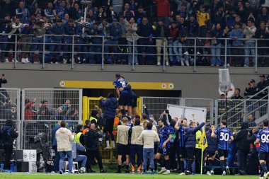 Inter 'in oyuncuları, UEFA Şampiyonlar Ligi yarı final maçında Davide Frattesi' nin Milano ve Barcelona (Maciej Rogowski)