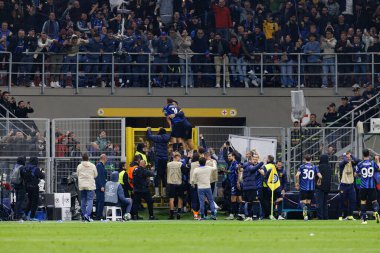 Inter 'in oyuncuları, UEFA Şampiyonlar Ligi yarı final maçında Davide Frattesi' nin Milano ve Barcelona (Maciej Rogowski)