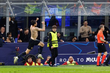Francesco Acerbi UEFA Şampiyonlar Ligi yarı final maçında Milano ve Barcelona (Maciej Rogowski) takımları arasında attığı golü kutlarken görüldü.)