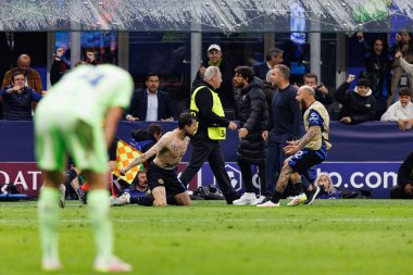 Francesco Acerbi UEFA Şampiyonlar Ligi yarı final maçında Milano ve Barcelona (Maciej Rogowski) takımları arasında attığı golü kutlarken görüldü.)