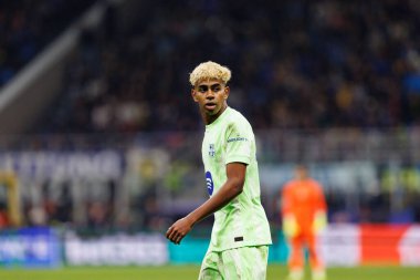 Lamine Yamal UEFA Şampiyonlar Ligi yarı final maçında Internazionale Milano ve FC Barcelona (Maciej Rogowski) takımları arasında görüldü.)