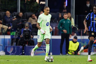 Raphinha UEFA Şampiyonlar Ligi yarı final maçında Internazionale Milano ve FC Barcelona (Maciej Rogowski) takımları arasında görüldü.)
