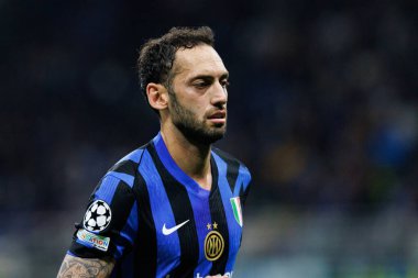 Hakan Calhanoğlu UEFA Şampiyonlar Ligi yarı final maçında Internazionale Milano ve FC Barcelona (Maciej Rogowski) takımları arasında görüldü.)