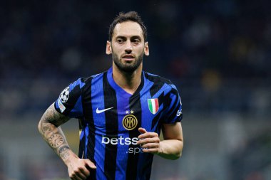 Hakan Calhanoğlu UEFA Şampiyonlar Ligi yarı final maçında Internazionale Milano ve FC Barcelona (Maciej Rogowski) takımları arasında görüldü.)