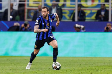 Hakan Calhanoğlu UEFA Şampiyonlar Ligi yarı final maçında Internazionale Milano ve FC Barcelona (Maciej Rogowski) takımları arasında görüldü.)