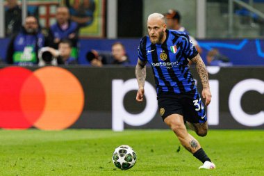 Federico Dimarco UEFA Şampiyonlar Ligi yarı final maçında Internazionale Milano ve FC Barcelona (Maciej Rogowski) takımları arasında görüldü.)