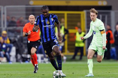 Marcus Thuram ve Frenkie De Jong UEFA Şampiyonlar Ligi yarı final maçında Internazionale Milano ve FC Barcelona (Maciej Rogowski)