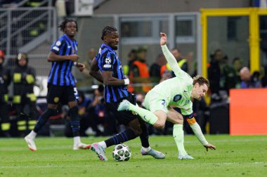 Marcus Thuram ve Frenkie De Jong UEFA Şampiyonlar Ligi yarı final maçında Internazionale Milano ve FC Barcelona (Maciej Rogowski)