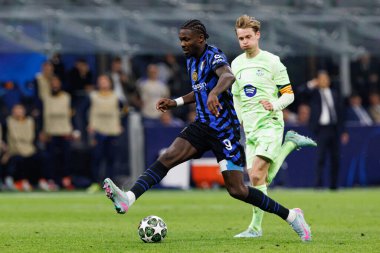 Marcus Thuram ve Frenkie De Jong UEFA Şampiyonlar Ligi yarı final maçında Internazionale Milano ve FC Barcelona (Maciej Rogowski)