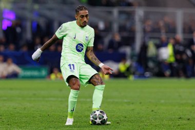 Raphinha UEFA Şampiyonlar Ligi yarı final maçında Internazionale Milano ve FC Barcelona (Maciej Rogowski) takımları arasında görüldü.)