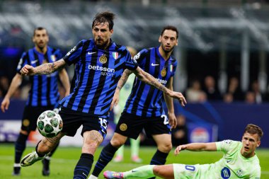 Francesco Acerbi UEFA Şampiyonlar Ligi yarı final maçında Internazionale Milano ve FC Barcelona (Maciej Rogowski) takımları arasında görüldü.)