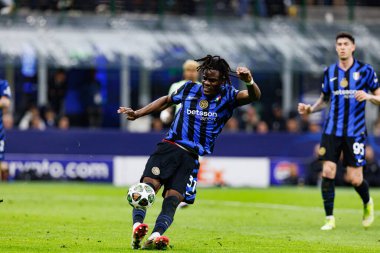 Yann Bisseck UEFA Şampiyonlar Ligi yarı final maçında Internazionale Milano ve FC Barcelona (Maciej Rogowski) takımları arasında görüldü.)