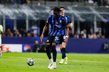Yann Bisseck UEFA Şampiyonlar Ligi yarı final maçında Internazionale Milano ve FC Barcelona (Maciej Rogowski) takımları arasında görüldü.)