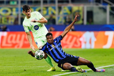 Gerard Martin ve Denzel Dumfries UEFA Şampiyonlar Ligi yarı final maçında Internazionale Milano ve FC Barcelona (Maciej Rogowski)