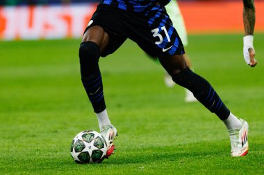 Yann Bisseck UEFA Şampiyonlar Ligi yarı final maçında Internazionale Milano ve FC Barcelona (Maciej Rogowski) takımları arasında görüldü.)