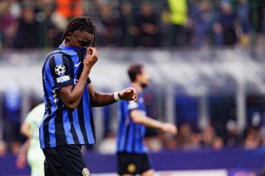 Yann Bisseck UEFA Şampiyonlar Ligi yarı final maçında Internazionale Milano ve FC Barcelona (Maciej Rogowski) takımları arasında görüldü.)
