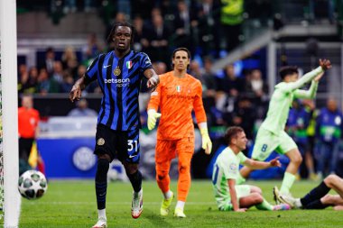 Yann Bisseck UEFA Şampiyonlar Ligi yarı final maçında Internazionale Milano ve FC Barcelona (Maciej Rogowski) takımları arasında görüldü.)