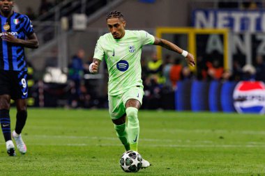 Raphinha UEFA Şampiyonlar Ligi yarı final maçında Internazionale Milano ve FC Barcelona (Maciej Rogowski) takımları arasında görüldü.)