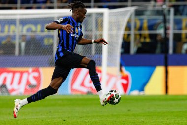 Yann Bisseck UEFA Şampiyonlar Ligi yarı final maçında Internazionale Milano ve FC Barcelona (Maciej Rogowski) takımları arasında görüldü.)