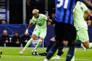 Lamine Yamal UEFA Şampiyonlar Ligi yarı final maçında Internazionale Milano ve FC Barcelona (Maciej Rogowski) takımları arasında görüldü.)
