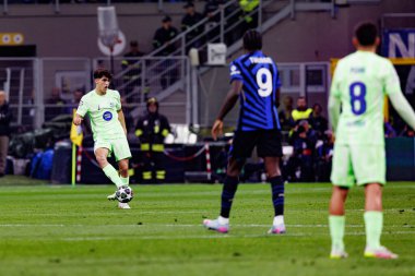 Pau Cubarsi UEFA Şampiyonlar Ligi yarı final maçında Internazionale Milano ve FC Barcelona (Maciej Rogowski) takımları arasında görüldü.)