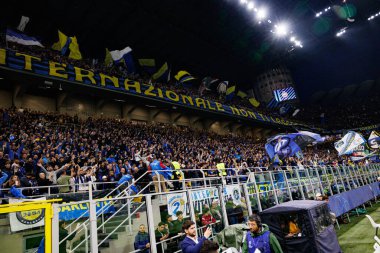 Inter taraftarları UEFA Şampiyonlar Ligi yarı final maçında Internazionale Milano ve FC Barcelona (Maciej Rogowski) takımları arasında görüldüler.)