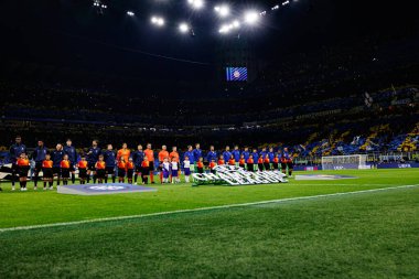 Her iki takımın oyuncuları UEFA Şampiyonlar Ligi yarı final maçında Internazionale Milano ve FC Barcelona (Maciej Rogowski) takımları arasında görüldü.)