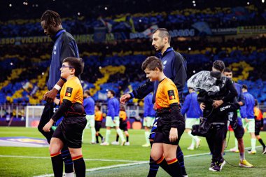 Yann Bisseck ve Henrikh Mkhitaryan UEFA Şampiyonlar Ligi yarı final maçında Internazionale Milano ve FC Barcelona (Maciej Rogowski)