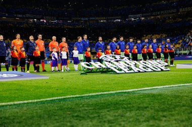 Her iki takımın oyuncuları UEFA Şampiyonlar Ligi yarı final maçında Internazionale Milano ve FC Barcelona (Maciej Rogowski) takımları arasında görüldü.)