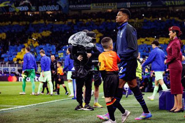 Denzel Dumfries UEFA Şampiyonlar Ligi yarı final maçında Internazionale Milano ve FC Barcelona (Maciej Rogowski) takımları arasında görüldü.)