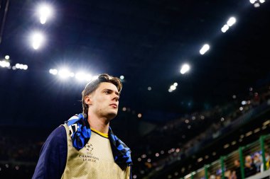  Nicola Zalewski UEFA Şampiyonlar Ligi yarı final maçında Internazionale Milano ve FC Barcelona (Maciej Rogowski) takımları arasında görüldü.)